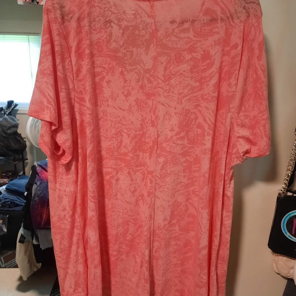 Plus size Tee - Picture 3 of 4